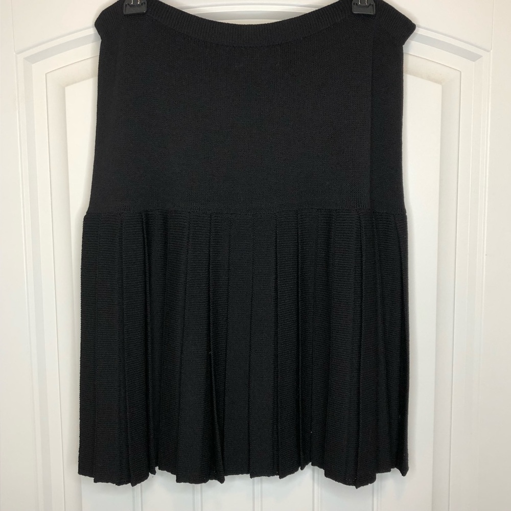 ST. JOHN Black Pleated Skirt